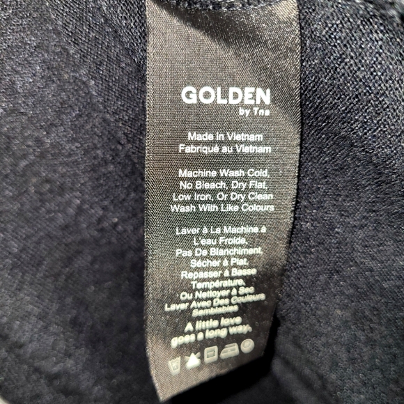 Aritzia Golden by TNA - Long Sleeve Straight Black Dress - Picture 5 of 5